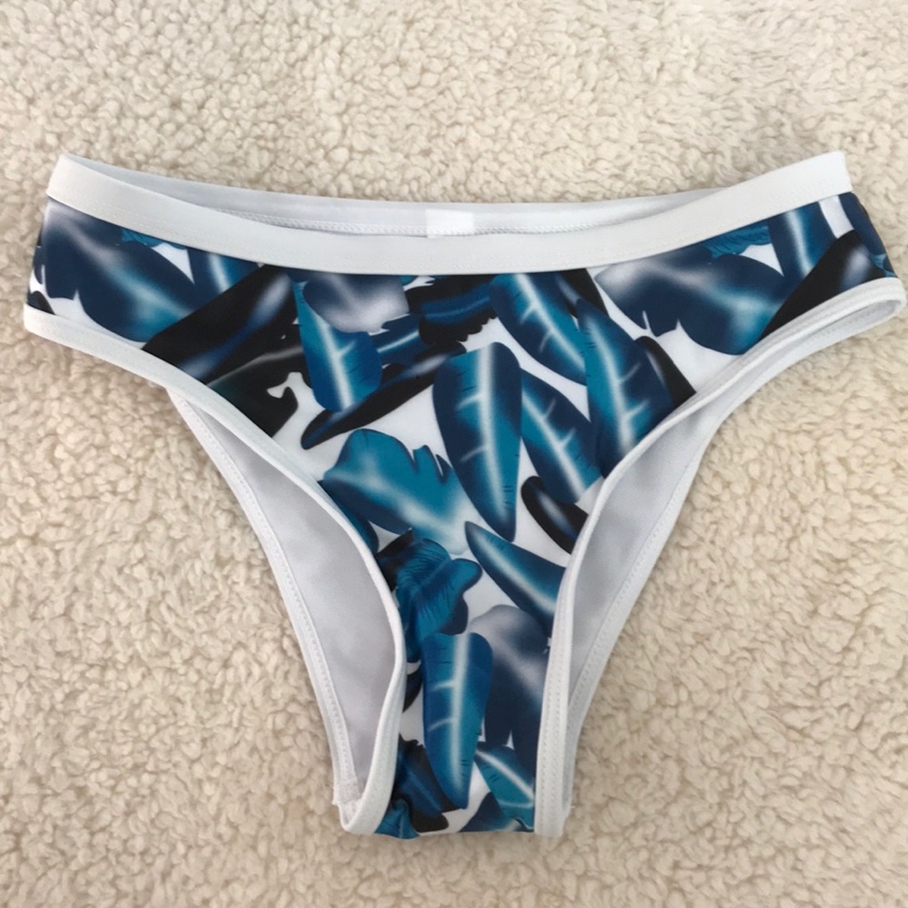 NWOT palm leaf bikini bottoms